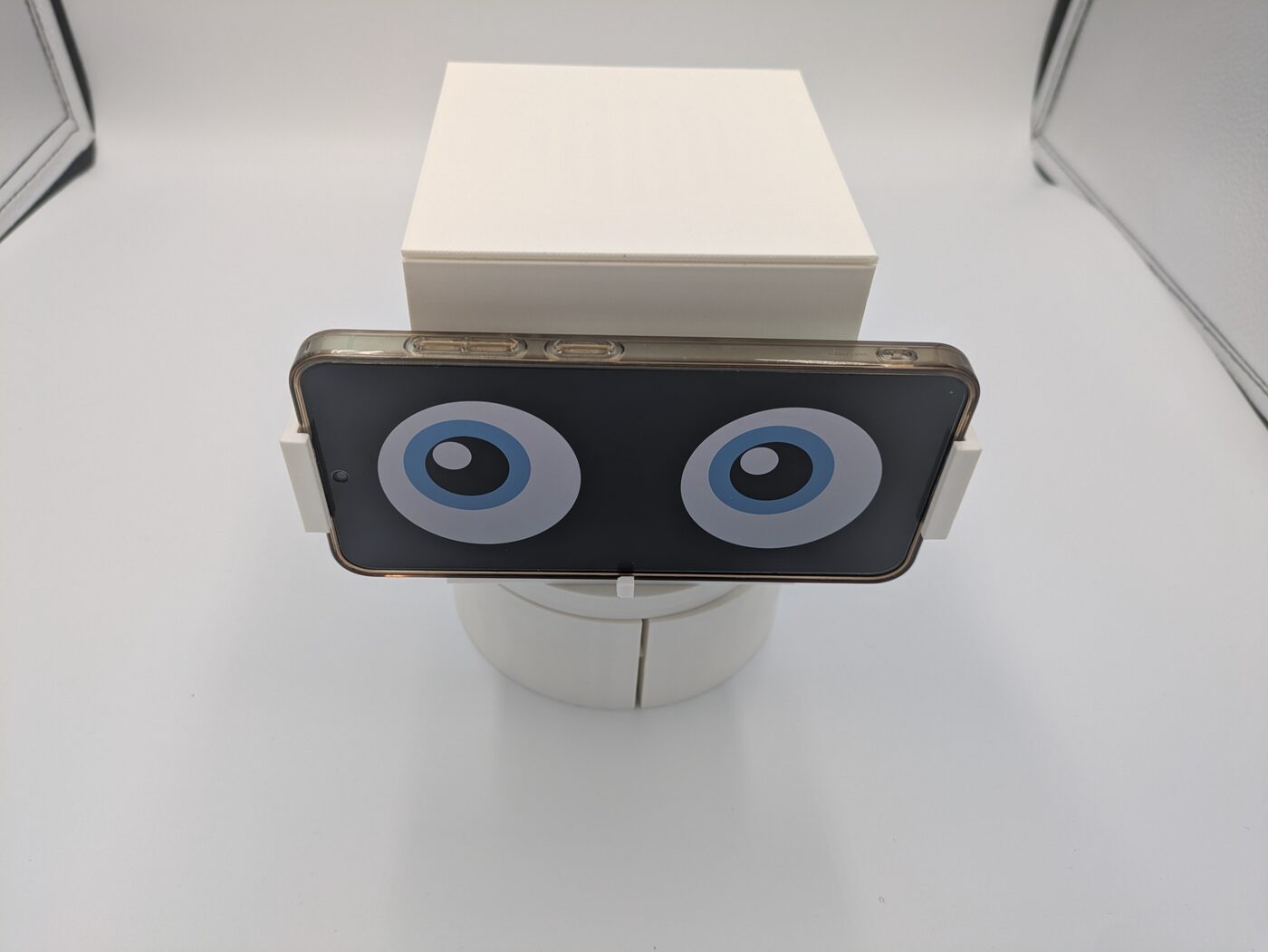 smabo with neck servo